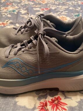 Women’s Saucony power run - size 8